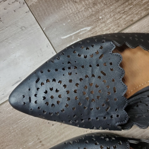 Report Women's Black 8.5 Kira Cutout Pointed Toe Scalloped Edge Flats EUC - Picture 8 of 13